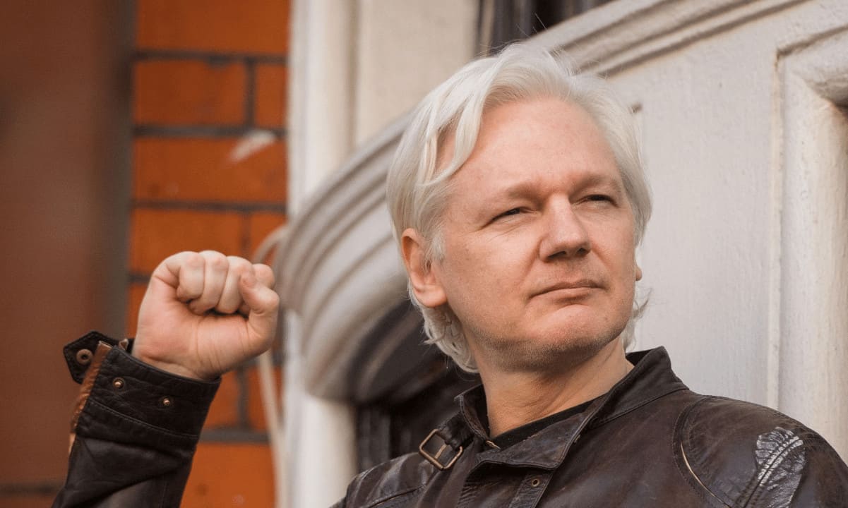 Somebody Sent Julian Assange $500,000 In Bitcoin – Who Was It?