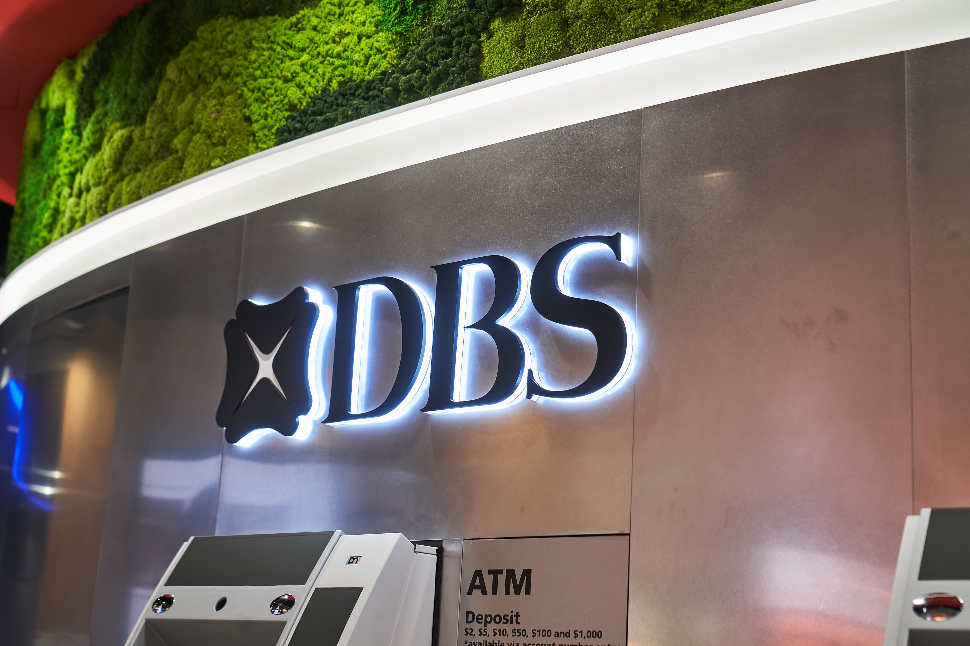 By being the first Asian bank providing over-the-counter (OTC) crypto options and structured notes, Singapore’s DBS Bank is creating waves in the financial industry. Originally scheduled for Q4 2024, these products will mostly target institutional investors and accredited wealth clients, giving them more investment options connected to significant cryptocurrencies like Bitcoin and Ethereum. Related Reading: