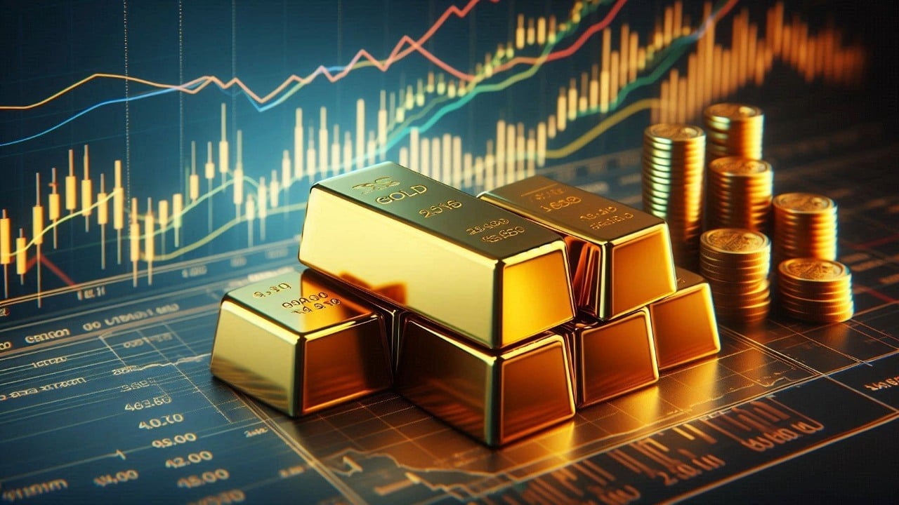 The gold bull rally continued this Wednesday, as prices in COMEX reached all-time highs, surpassing $2,625 per ounce. Prices slingshotted up after the Federal Reserve announced larger interest rate cuts than some economists expected, lowering the rate by 50 basis points. This behavior had already been predicted by several analysts and institutions, who also expect