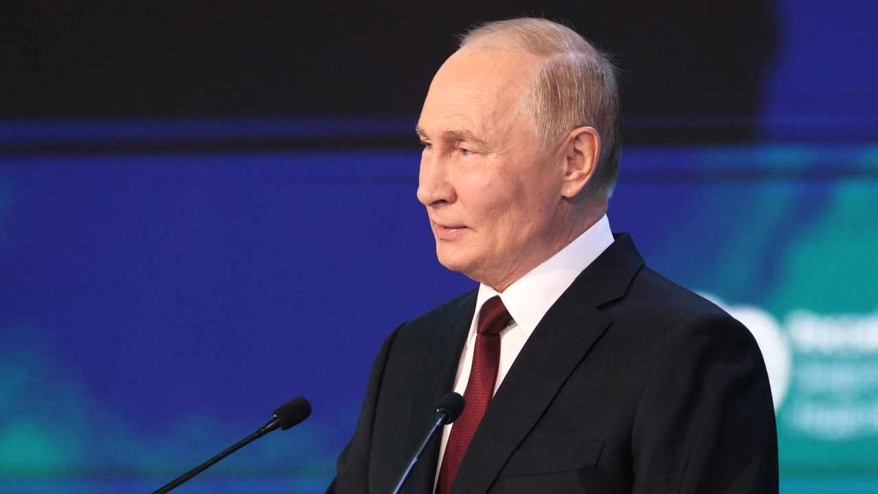 Russian President Vladimir Putin has revealed plans for an independent payment system in collaboration with BRICS nations to secure foreign trade transactions. This move reflects a strategic shift aimed at increasing Russia’s and BRICS’s autonomy in global trade amid broader economic changes. Russia Announces Independent Payment System with BRICS for Foreign Trade During the Russian