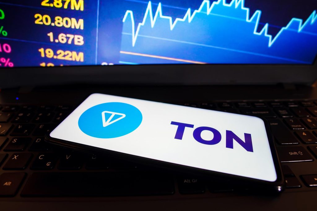 Toncoin has experienced a significant boost in daily active addresses, jumping from 2.2 million in August to 3.8 million by late September. This surge reflects growing user engagement and adoption, underscoring Toncoin’s increasing influence in the blockchain space. Despite fluctuations in the broader market, Toncoin’s market cap has remained stable