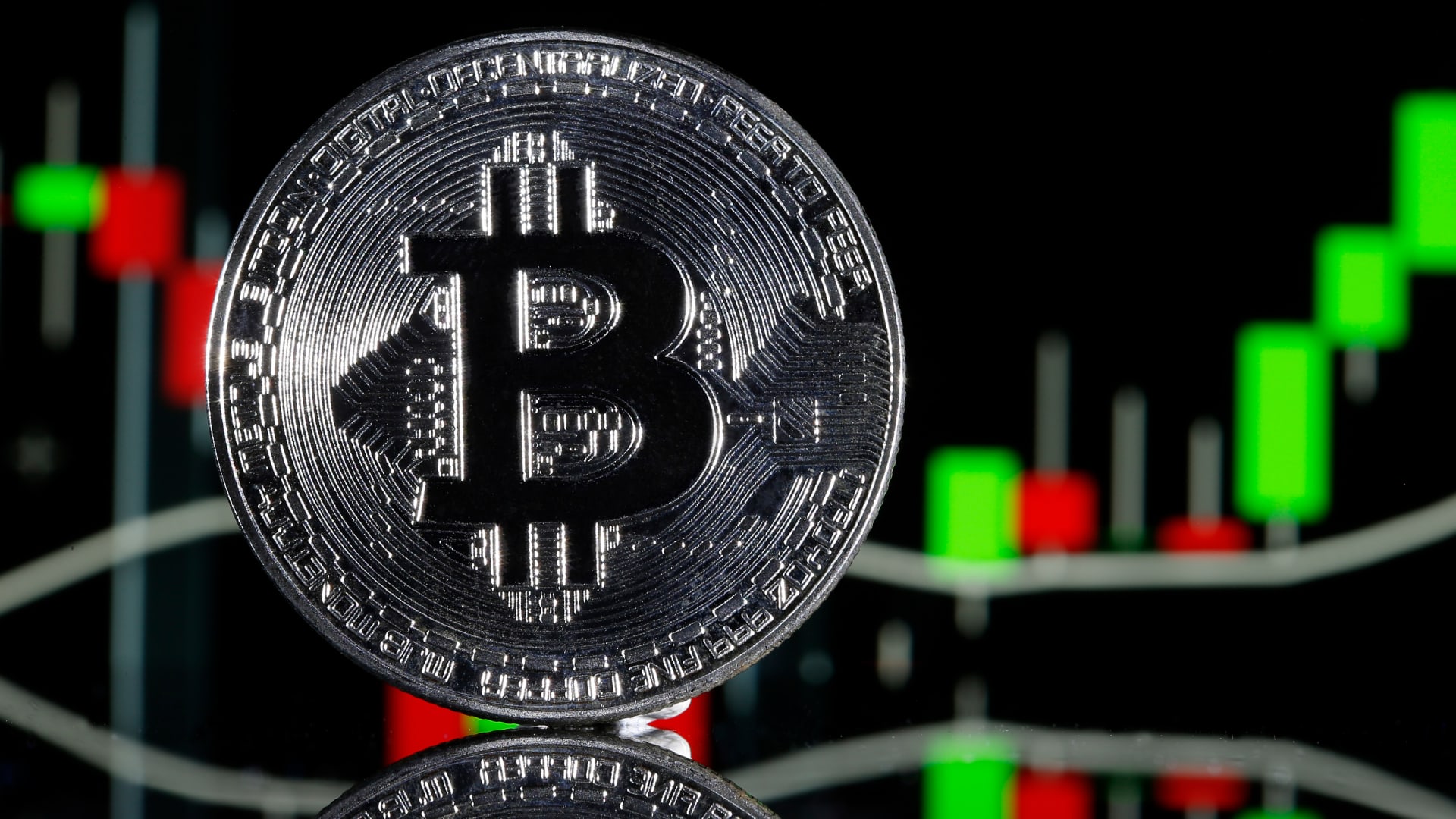 Bitcoin is on the verge of potentially revisiting long-term range lows before the “full bull” market takes over, according to analyst Cole Garner in his latest analysis released on October 10. Garner warned that “capitulation is incoming” for Bitcoin markets, which could result in a sharp decline before recovery. While Bitcoin could still benefit from global liquidity trends, Garner believes that an initial shock may surprise many traders. He pointed out that on-chain liquidity is tightening, which could impact Bitcoin’s price performance. “Liquidity on-chain is tightening: I smell capitulation incoming,” he summarized, calling it a “common pre-requisite to full bull.”