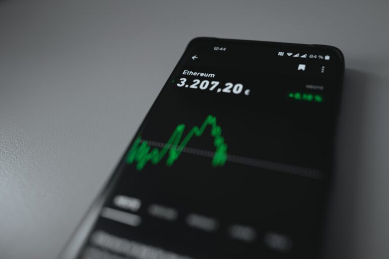 Popular cryptocurrency exchange Kraken has announced it’s introducing Ethereum restaking via EigenLayer, allowing users who have already staked their ETH to leverage it through its smart contracts. The new feature could allow ETH token holders to potentially earn additional staking rewards by using their staked ETH – Ether that’s already being staked to help secure