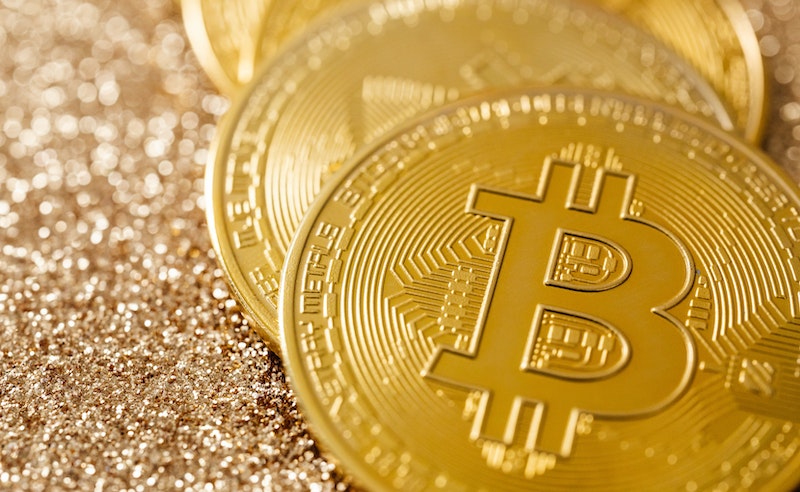 Bitcoin Faces Tough Challenges as Gold Hits Four-Year High