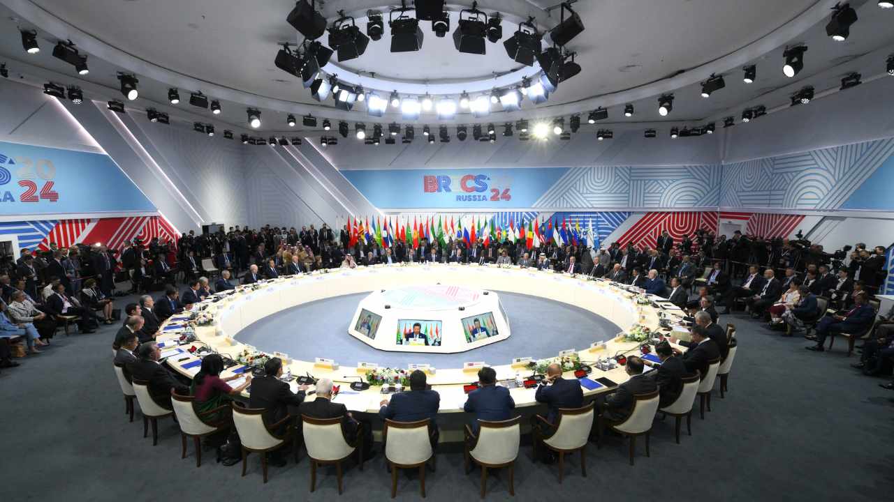 Russia’s push for a BRICS payment system is gaining traction, with partners endorsing the plan to counter an “outdated, expensive, and ineffective” global framework. BRICS Partners Support Russia’s Plan for a New Payment System Russian Deputy Finance Minister Ivan Chebeskov announced that BRICS partners have shown strong support for Russia’s proposal to develop a BRICS