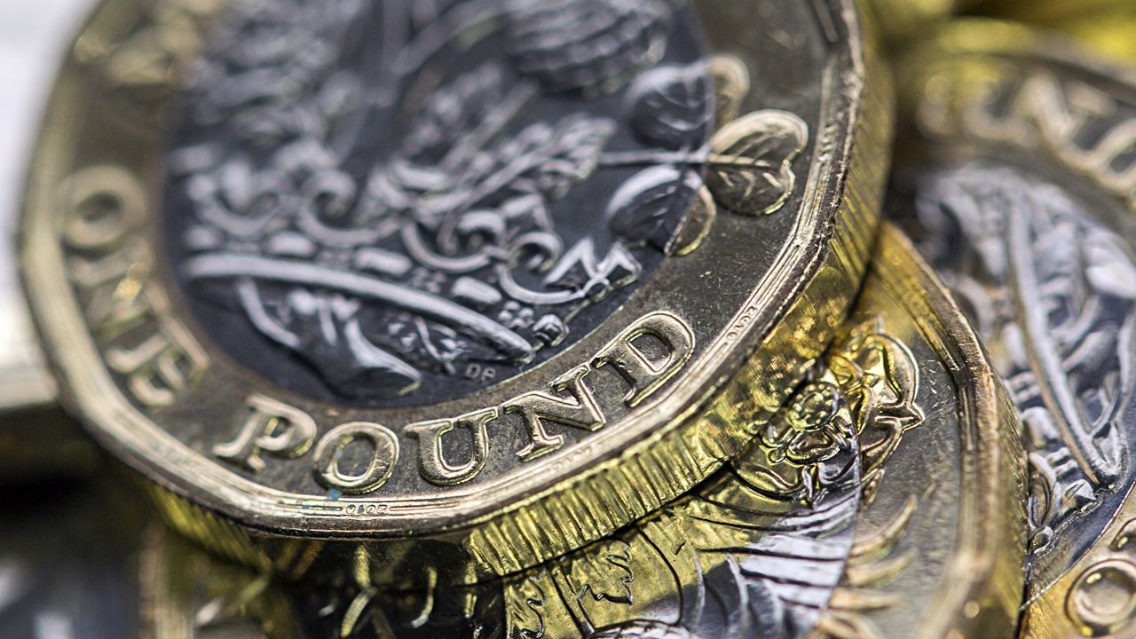 Following the latest budget reveal, the pound sterling has taken a sharp tumble, fueled by mounting worries about the U.K.’s fiscal outlook. Chancellor Rachel Reeves’ decision to pump £70 billion into government spending—funded through additional borrowing—has stirred up significant unease among investors. They’re concerned this move could lead to higher inflation and escalating interest rates.