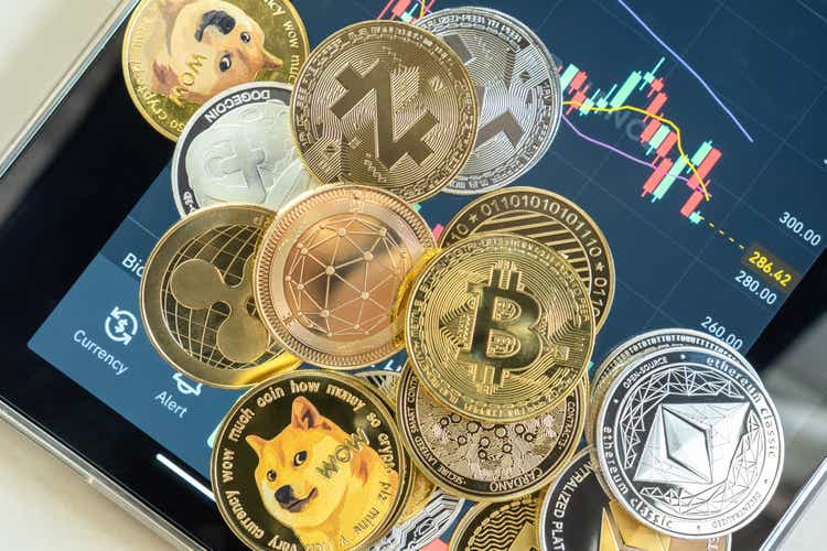 Favorable environment for crypto, although with several caution signals