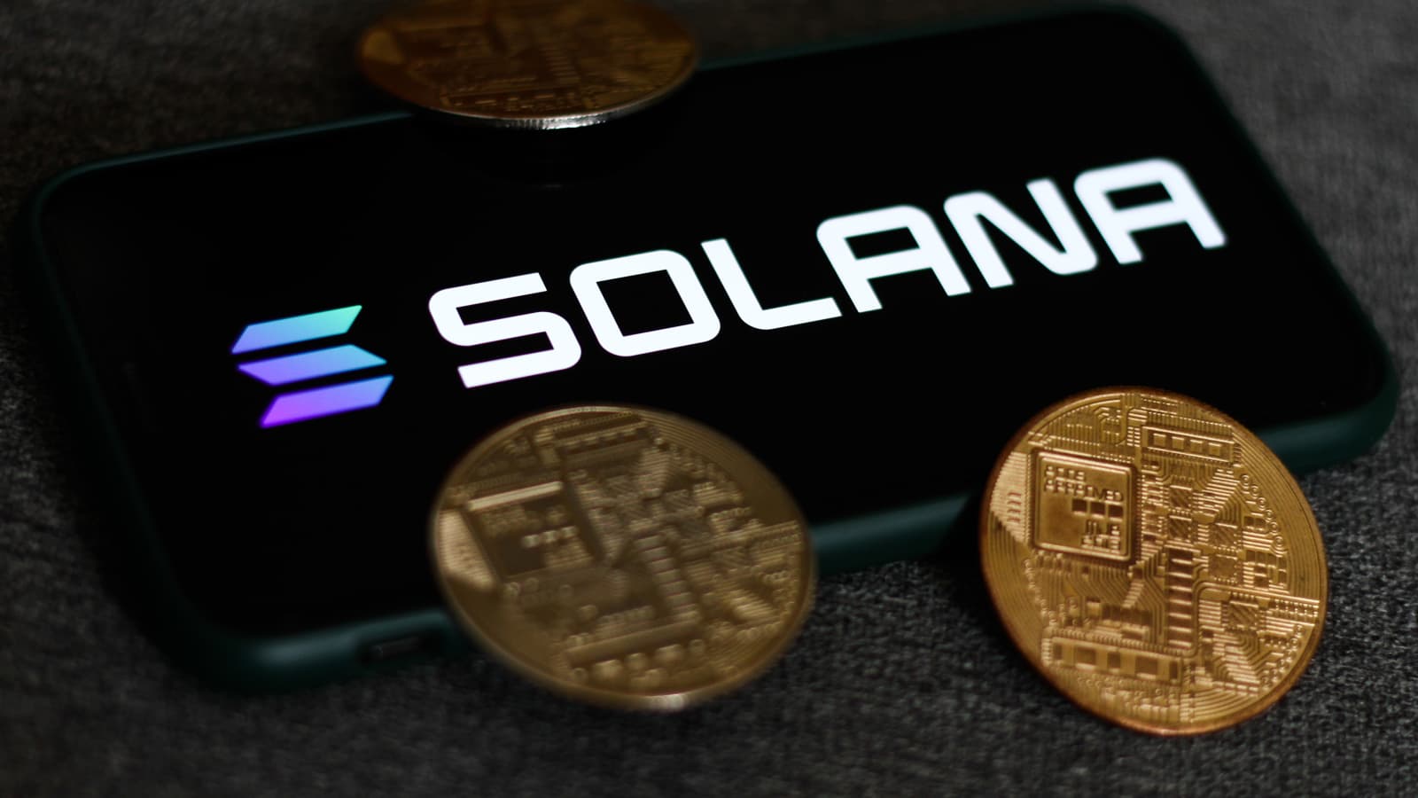 Solana ETFs Will Be Approved in 2025, According to VanEck