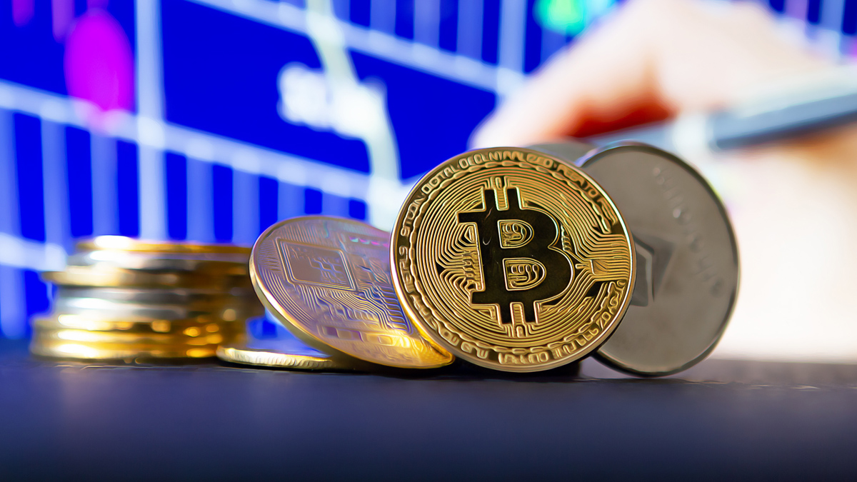 Popular Analyst Warns of Correction Risks for Bitcoin Above $100,000