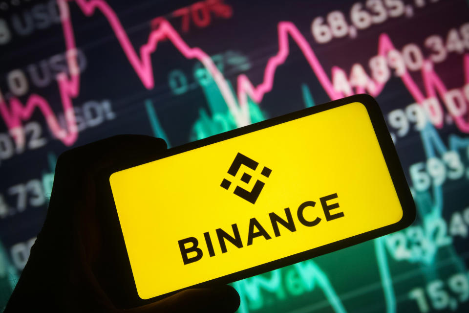 Binance has announced that it has decided to delist three tokens: Kaon (AKRO), Bluzelle (BLZ), and WazirX (WRX) effective from December 25, 2024, 06:00. Binance to Delisting AKRO, BLZ, and WRX on December 25, 2024 This move comes as part of Binance’s regular review process to ensure that all listed digital assets meet the platform’s high standards and evolving industry requirements. Reasons for Removal from the List The decision was based on several factors, including: Insufficient trading volume and liquidity Network stability and security concerns Lack of ongoing development activity and team commitment Regulatory compliance issues Contribution to a sustainable crypto ecosystem Affected Trading Pairs The following spot pairs will cease trading at the specified time: AKRO/USDT BLZ/BTC, BLZ/USDT WRX/USDT Important Deadlines and Actions for Users Spot Trading: All open trading orders will be removed and token values will no longer be visible in wallets after being delisted. Users are advised to check their wallet settings to ensure tokens are not hidden under “Hide Small Balances.” Deposits and Withdrawals: Deposits for these tokens will not be available after December 26, 2024, and withdrawals will be suspended after February 25, 2025. Binance Futures: The BLZUSDT perpetual contract will close for trading at 12:00 on December 23, 2024. Users are advised to close their positions before this time to avoid automatic liquidation. *This is not investment advice. Continue Reading: Bitcoin Exchange Binance Continues to Delister! Announced that 3 More Altcoins Have Been Delisted! Here Are Those Altcoins