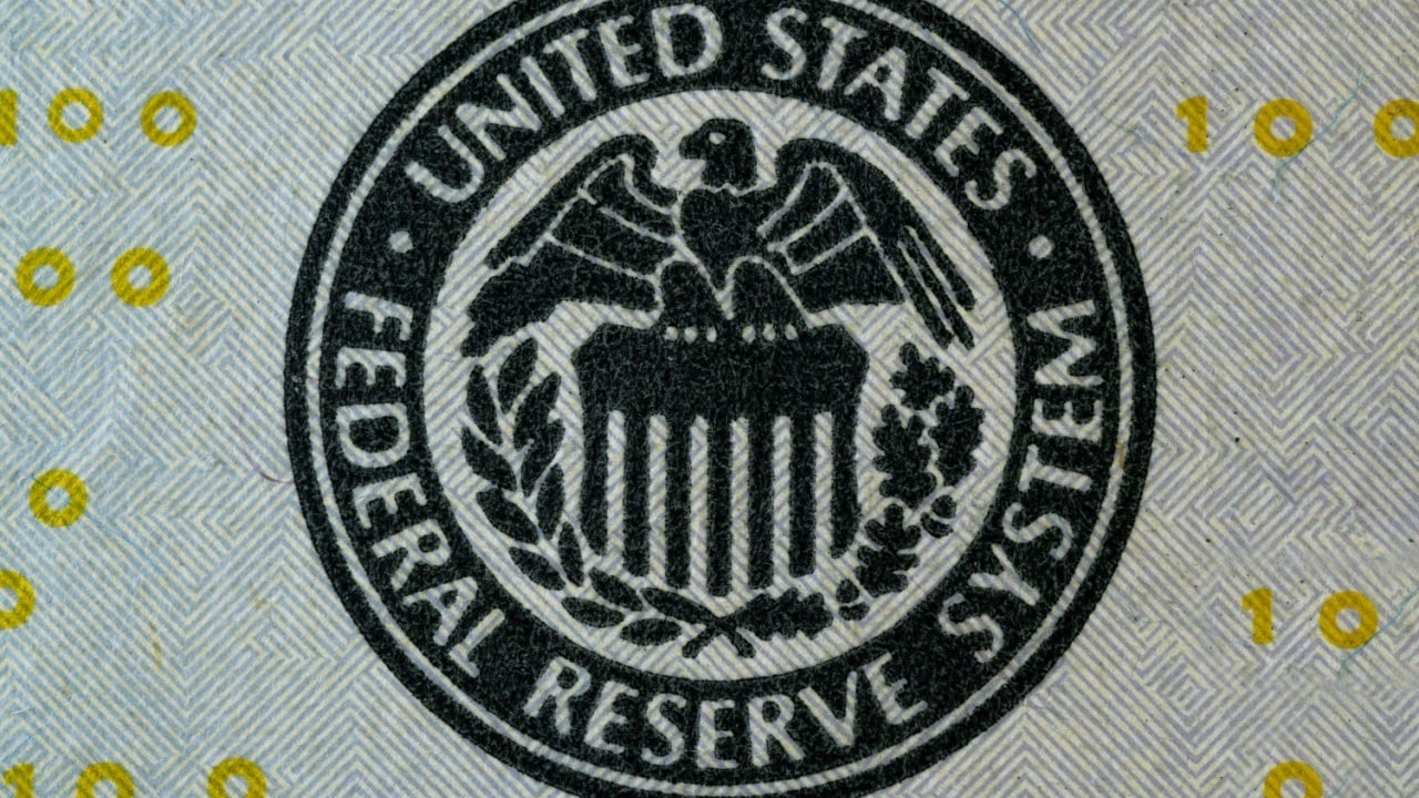 U.S. Senator Cynthia Lummis recently reinforced the intention of extending faculties to the Federal Reserve to purchase and own bitcoin as part of its reserve assets. Lummis stated that the U.S. debt can be repaid through a bitcoin strategic bitcoin reserve, as proposed in her BITCOIN Act. US Senator Cynthia Lummis Proposes Allowing the Federal