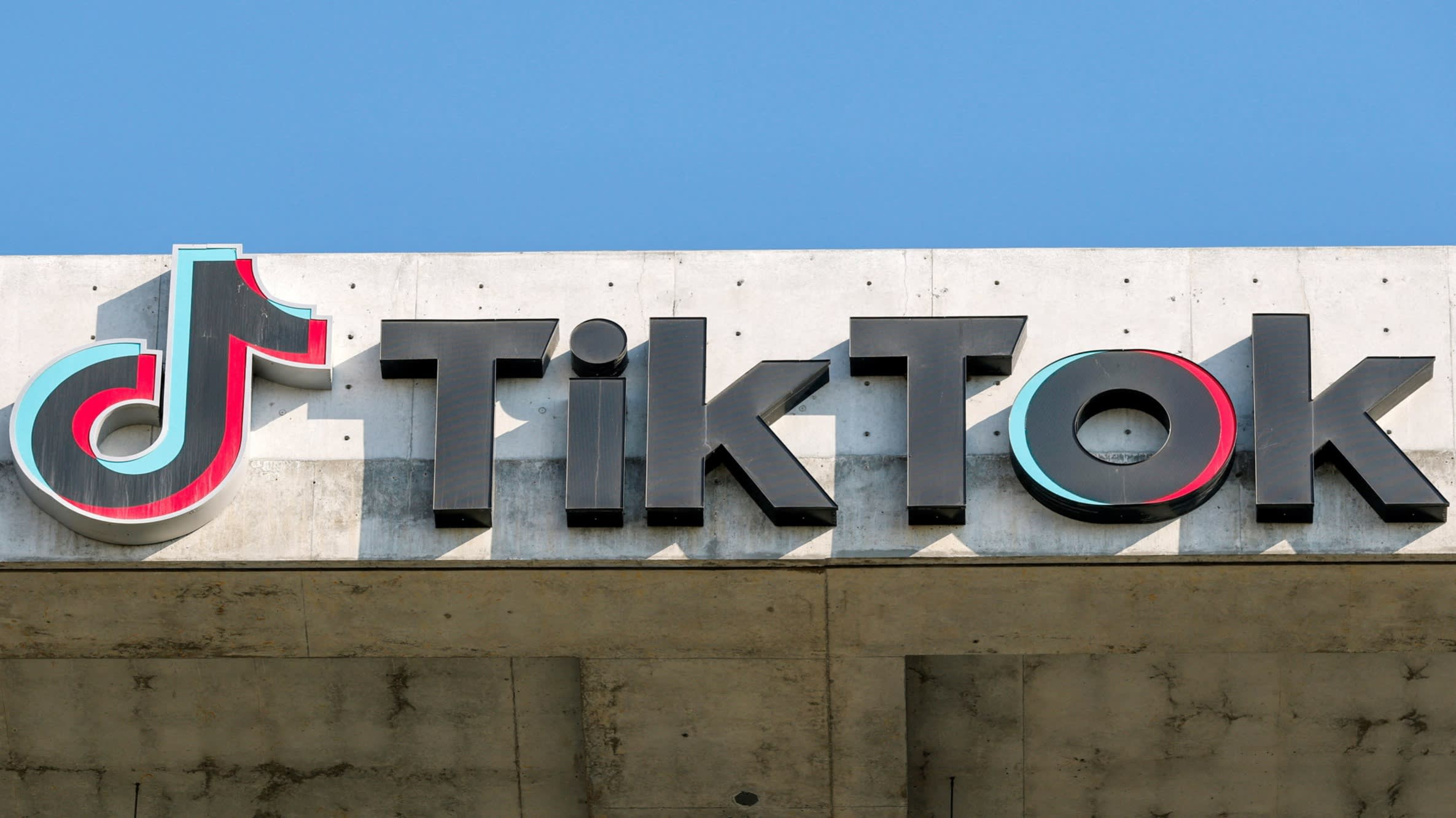 TikTok tells US users it is shutting down ‘temporarily’