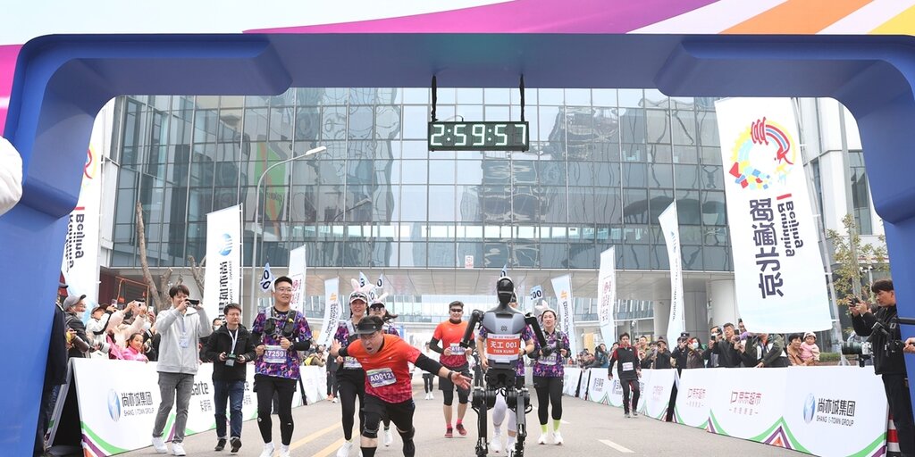 China to Pit 12,000 Humans Against Robots in World`s First AI Marathon Race