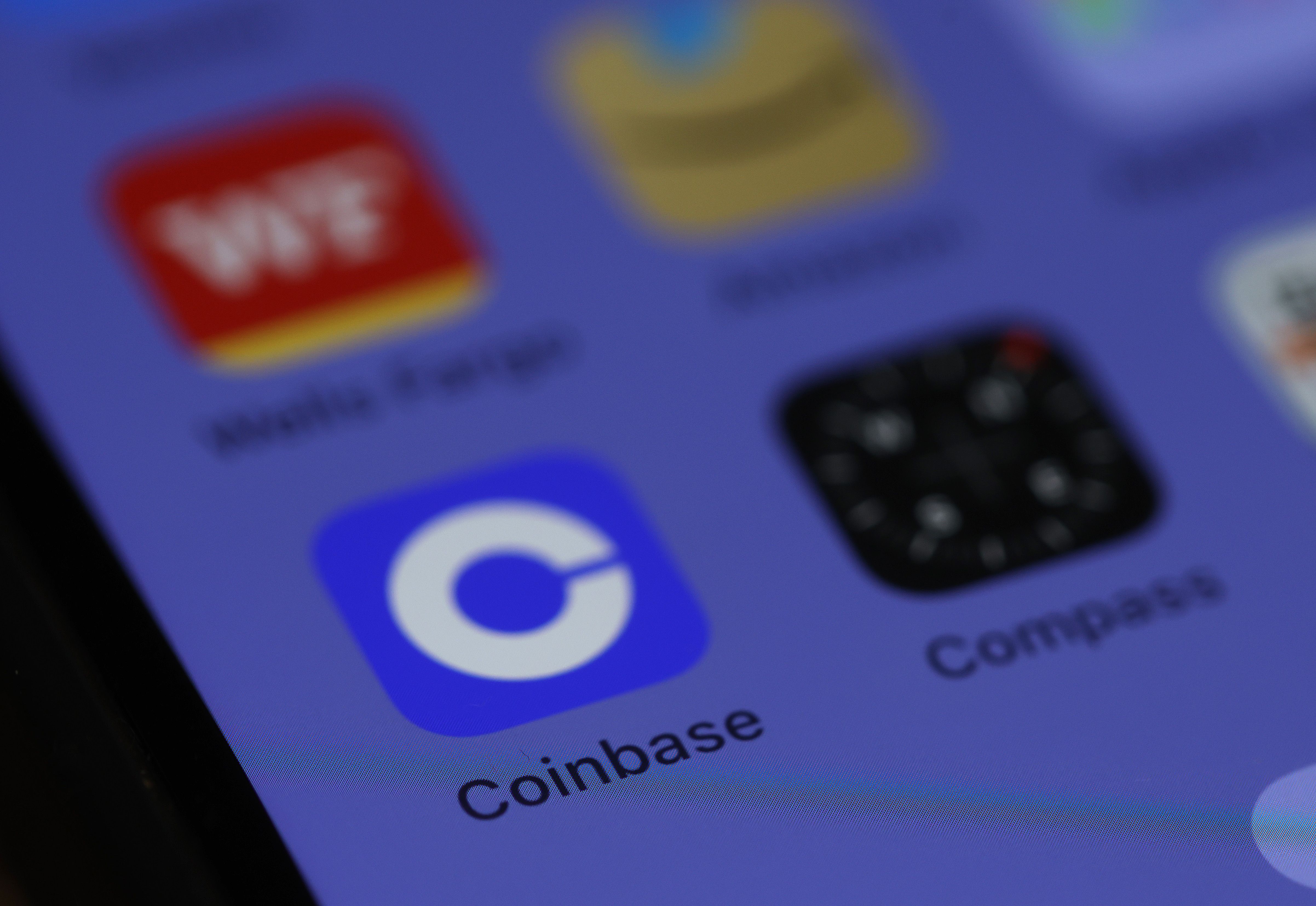 Coinbase Files Paperwork To List Solana, Hedera Futures