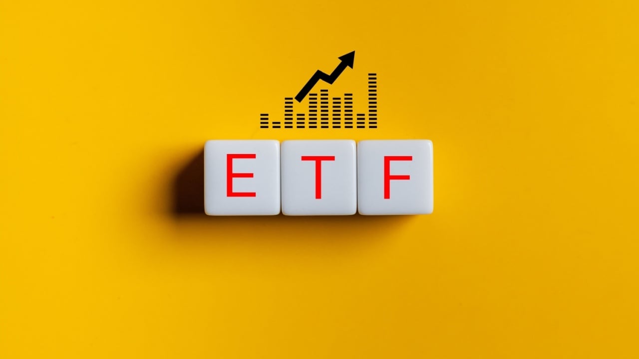 The positive momentum on bitcoin ETFs continued with another day of net inflows worth $588 million, while ether ETFs bounced back with a net inflow of $67.77 million. Bitcoin and Ether ETFs Record Significant Inflows As Market Confidence Strengthens U.S. spot bitcoin exchange-traded funds (ETFs) recorded a significant net inflow of $588.22 million on Thursday,