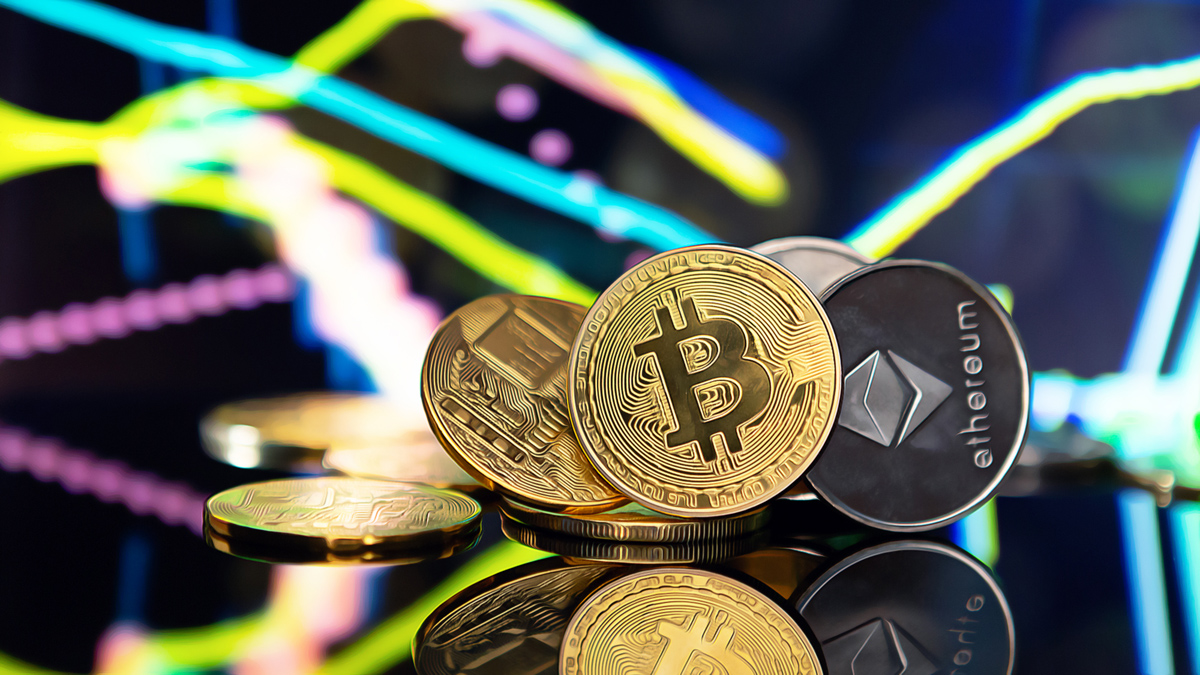 Bitcoin may consolidate before hitting new all-time highs. Support levels are critical for maintaining upward price momentum. Continue Reading: Bitcoin Price Dynamics Suggest Upcoming Movements and Strategic Insights The post Bitcoin Price Dynamics Suggest Upcoming Movements and Strategic Insights appeared first on COINTURK NEWS .