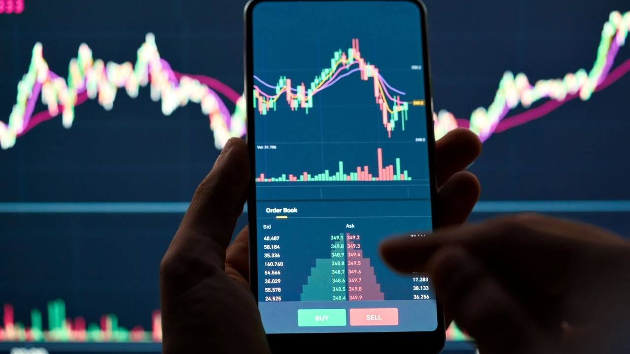 The cryptocurrency dipped below $77,000 overnight before making a modest recovery to $80K in the morning. Bearish Pressure Continues: Bitcoin Lingers Above $80K After Overnight Slump Bitcoin tumbled all the way to $76,624.25 late last night, a 4-month low, before later recovering. The entire cryptocurrency market has lost more than a $1 trillion in value