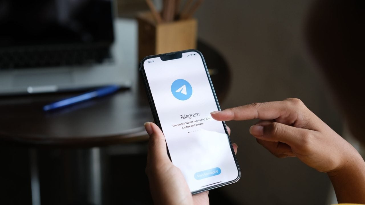 Telegram’s self-custodial wallet, built on the TON blockchain, now supports trading and earning features, expanding access to crypto for its more than 100 million users. The update enhances usability for newcomers and deepens TON ecosystem integration. Telegram Expands TON-Based Wallet With Trading and Earn Capabilities Telegram is pushing deeper into crypto. The messaging giant’s self-custodial