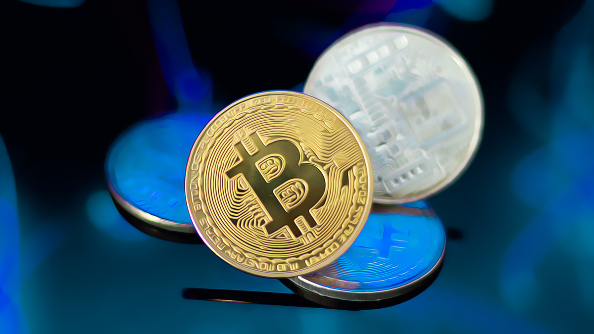 Peter Schiff Questions Bitcoin’s Worth Against Gold: Key Insights